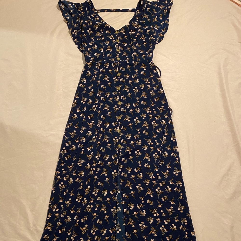 kohl’s long, flowery navy blue buttoned dress xs